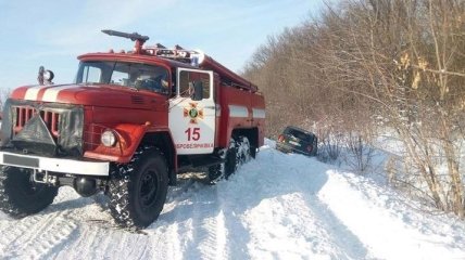 Спасатели показали, как ликвидируют последствия снежной стихии
