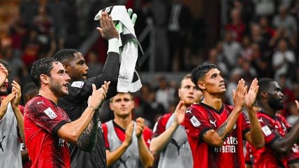 Футболисты "Милана" празднуют победу