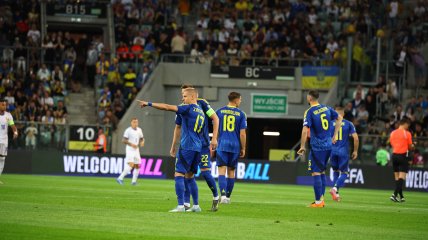 Александр Зинченко в матче с Францией