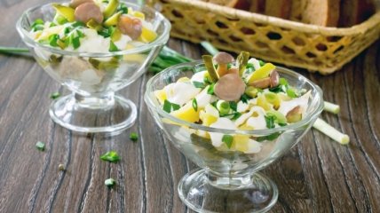 Улюблений бабусин салат — з картоплею та грибами