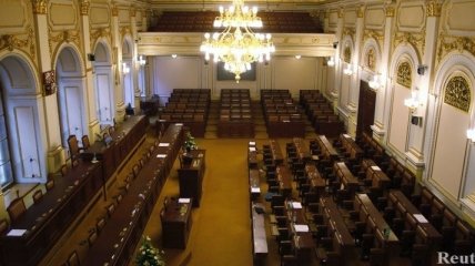 Парламент Чехии досрочно прекратил свои полномочия