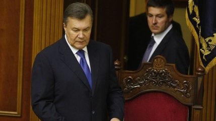 Судья КС Александр Касминин принял присягу в присутствии Януковича  