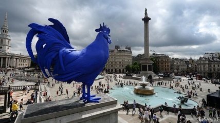 На знаменитой лондонской площади появился немецкий Синий петух