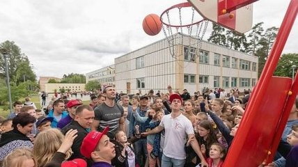 Владимир Кличко открыл спортивную площадку (Фото)