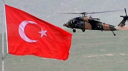 В Турции террористы обстреляли военный вертолет