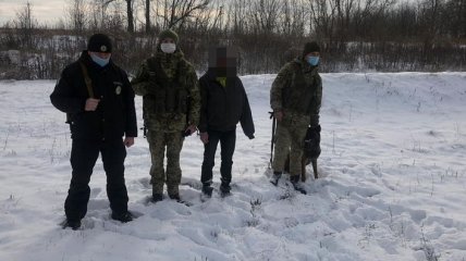 Год прятался: при попытке выехать из Украины поймали педофила
