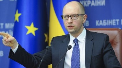 Яценюк: Украине пора вводить санкции против России