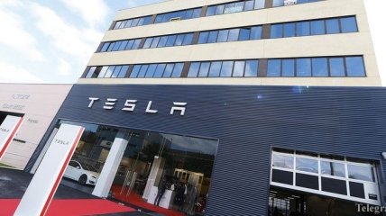 Tesla бьет рекорд по убыткам 