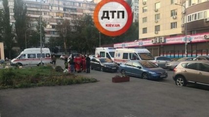 В Киеве на детской площадке одна женщина ранила с пистолета другую