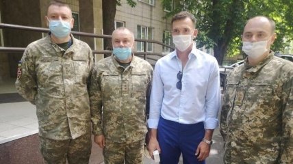 Шевченко посетил военный госпиталь (Фото)