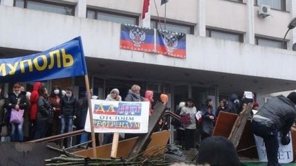 МВД: На всех въездах в Мариуполь сооружаются блокпосты