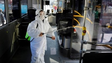 Италия прекращает почти все производство из-за коронавируса