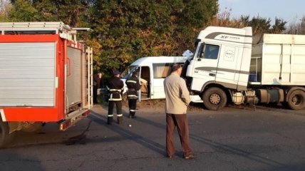 В Черкасской области автобус с детьми попал в ДТП 