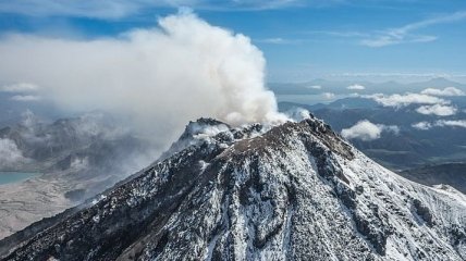 Вулкан на Камчатке выбросил столб пепла на 6,5 км