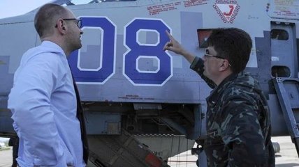 Яценюк: Правительство на 100 млн грн купит военную технику