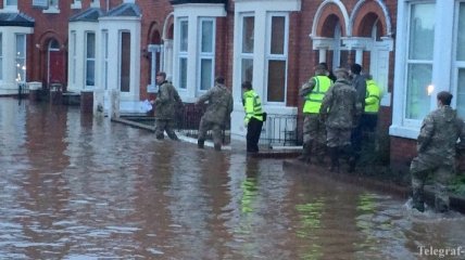 Более тысячи человек эвакуированы из-за наводнения в Великобритании
