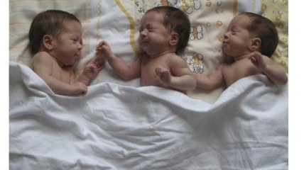 Роды тройняшек: доченьки и мужские слезы  (фото)