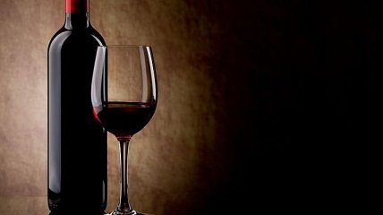Ученые выяснили благотворное влияние красного вина на зубы 