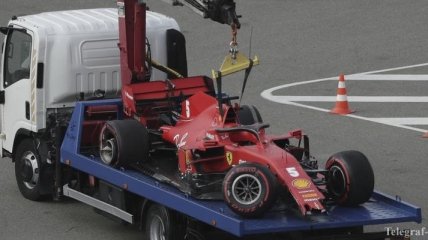 Феттель вылетел с трассы во время гонки Формулы-1 в Сочи, в сети нашли повод для насмешек (Видео)