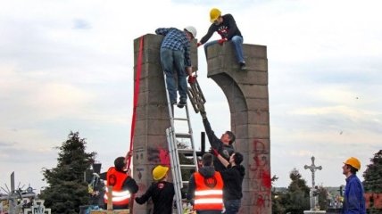 Польша не будет восстанавливать памятник УПА в Грушовичах