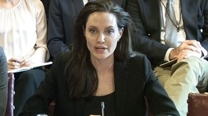 Анджелина Джоли не осталась равнодушной и к действиям боевиков ИГИЛ