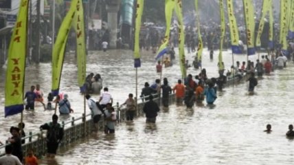 В Индонезии в результате наводнения погибли 42 человека