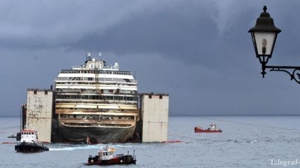 Costa Concordia буксируют в Геную, где его разберут на металлолом