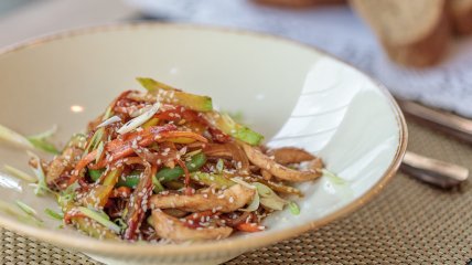 Рисовая лапша с курицей (видео)