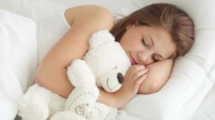 Медики рассказали, как поза во сне влияет на здоровье