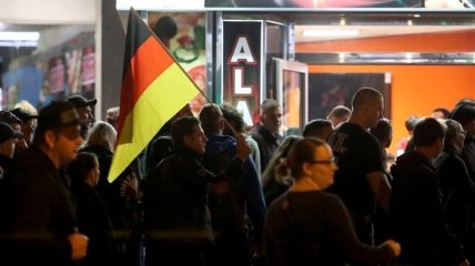 В ходе акций протестов в немецком городе Хемнице задержали 300 человек
