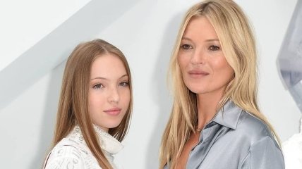 Как-будто сестры: Кейт Мосс с дочерью побывали на показе Dior Men