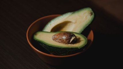 Как правильно выбрать авокадо: диетолог рассказал на что нужно обращать внимание 