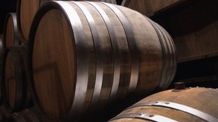 Винодел хранил в бочках тысячи литров фальсифицированного вина