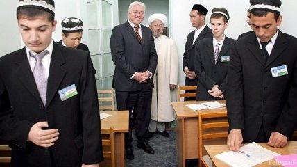 Власти Узбекистана упразднили кандидатские степени