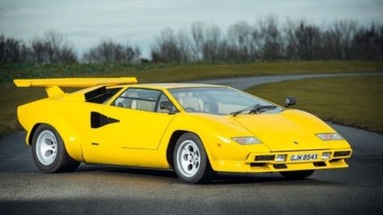 Lamborghini Countach 400S продадут на аукционе