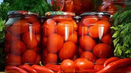 Простой и полезный способ замариновать помидоры на зиму