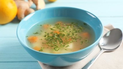 Суп с имбирем и лимоном - прекрасный вариант в летнюю жару