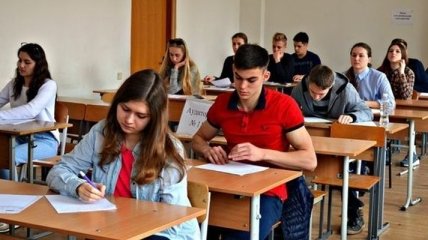 Учасники ЗНО сьогодні складають історію України