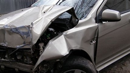 Автомобиль с украденной со свадьбы невестой попал в аварию.