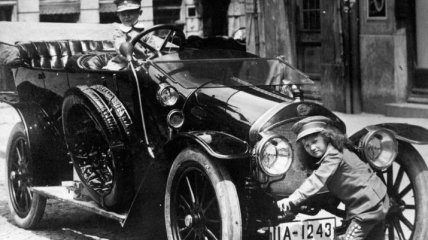 Как все начиналось: первые автомобили известнейших брендов (Фото)