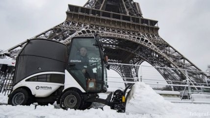 Снегопады во Франции частично парализовали транспортное сообщение