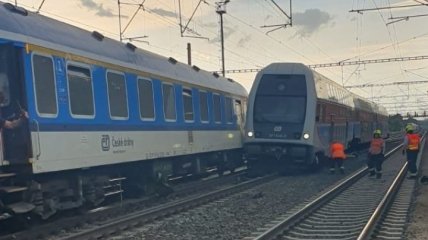 В Праге произошло столкновение двух поездов (Видео)