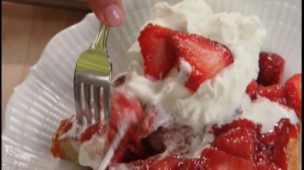 Французские тосты бриошь с клубникой