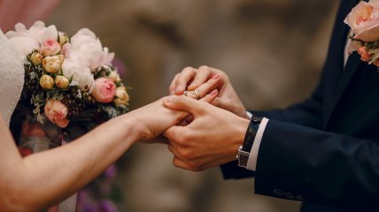 Женитьба возможна в жизни шестерых знаков