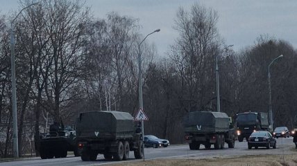 Колона російської військової техніки у Білорусі