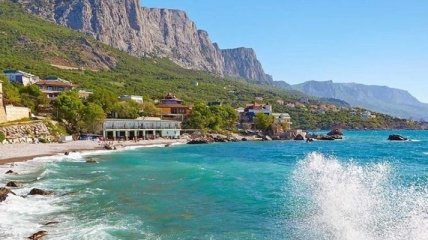 "Сил нет терпеть эту резервацию": жители оккупированного Крыма жалуются на закрытые  для них пляжи и парки