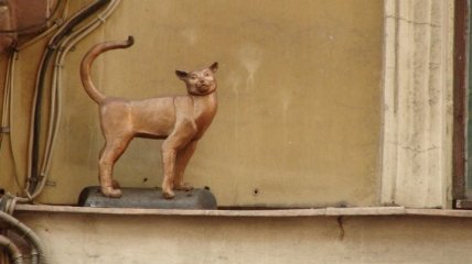 Скульптуру блокадной кошке Василисе вернут в Санкт-Петербург