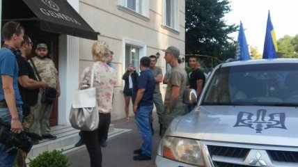 "Автомайдан" заблокировал гостиницу с польскими сенаторами в Одессе