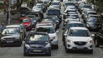 В Киеве будут эвакуировать незаконно припаркованные авто