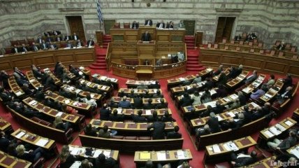 Греческий парламент повысит налоги для своих граждан